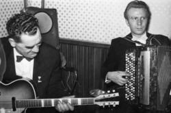 Kåre Frisvold, gitar og Gunnar Tømmervåg, trekkspill som spi