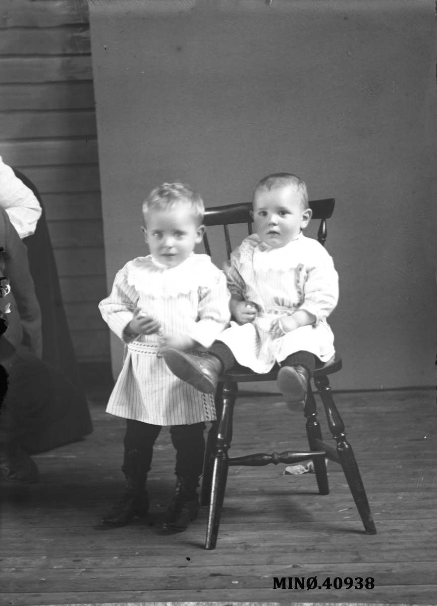 Portrett av to små barn - Olofsons barn