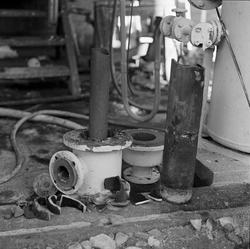 Ødelagt del på industrifabrikken. Kunst rørgang.