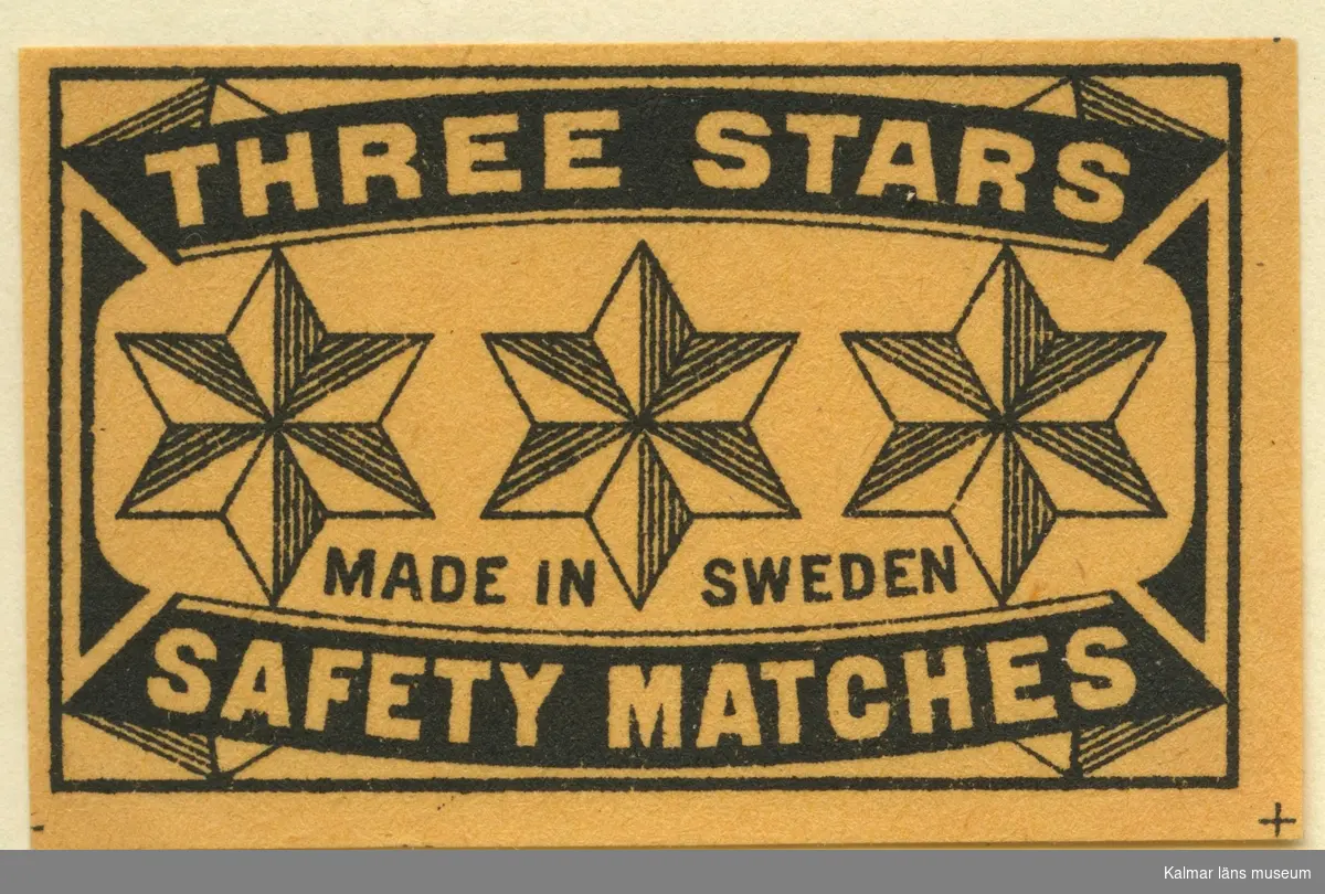 Tändsticksetikett från Mönsterås Tändsticksfabrik, "Three stars Safety Matches"


Mönsterås har haft två tändsticksfabriker. Den första var Rosendahlsfabriken som anlades 1869 av apotekare Götvid Frykman (1811-1876). Frykman bodde i Kalmar och innehade apoteket i Borgholm 1842-1864. Fabriken lades ner 1887 men 1892 anlades en ny fabrik av Ernst Kreuger och hans bror Fredrik i London under firma E & F Kreuger i Kalmar. Detta skulle bli inledningen till Kreugerepoken inom den svenska tändsticksindustrin..

Under 1800-talet  tillverkades vid fabrikerna i huvudsak svaveltändstickor för export. Genom att också fosfor ingick i tändsatsen var de lättantändliga och orsakade ofta små bränder inom fabriken. Stickornas isättning i ramar gjordes för hand och var hälsovådlig för arbetarna, varför de måste passera vakten till tvättrummet som såg till att alla tvättade händerna före måltid och vid arbetets slut. Fosforångorna var också mycket skadliga särkilt för personer med dåliga tänder.
Frykman som ägde Rosendahlsfabriken, sålde den till A M Lindqvist från Mönsterås. Lindqvist utökade rörelsen avsevärt, men tillverkningen omfattade bara fosfortändstickor. Mönsterås Tidning skriver i en artikel 1882 att fabriken hade 120 anställda och att priserna låg under Jönköpings. Efter konkursen 1887 lades fabriken ner.

(Uppgifterna hämtade från http://thoresmatches.se/tandsticksfabriker/monsteras_tandsticksfabriker.htm)