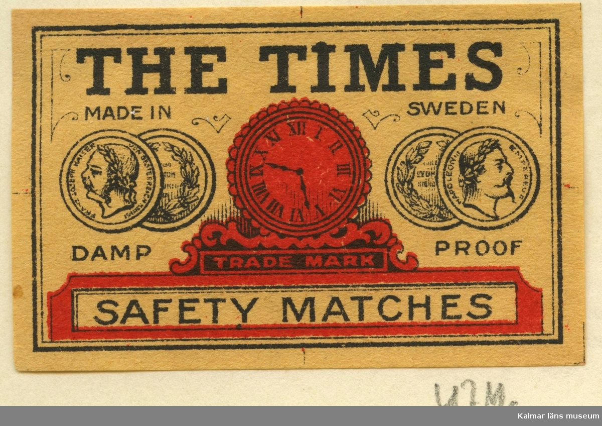 Tändsticksetikett från Mönsterås Tändsticksfabrik, "The Times Damp Proof Safety Matches"


Mönsterås har haft två tändsticksfabriker. Den första var Rosendahlsfabriken som anlades 1869 av apotekare Götvid Frykman (1811-1876). Frykman bodde i Kalmar och innehade apoteket i Borgholm 1842-1864. Fabriken lades ner 1887 men 1892 anlades en ny fabrik av Ernst Kreuger och hans bror Fredrik i London under firma E & F Kreuger i Kalmar. Detta skulle bli inledningen till Kreugerepoken inom den svenska tändsticksindustrin..

Under 1800-talet  tillverkades vid fabrikerna i huvudsak svaveltändstickor för export. Genom att också fosfor ingick i tändsatsen var de lättantändliga och orsakade ofta små bränder inom fabriken. Stickornas isättning i ramar gjordes för hand och var hälsovådlig för arbetarna, varför de måste passera vakten till tvättrummet som såg till att alla tvättade händerna före måltid och vid arbetets slut. Fosforångorna var också mycket skadliga särkilt för personer med dåliga tänder.
Frykman som ägde Rosendahlsfabriken, sålde den till A M Lindqvist från Mönsterås. Lindqvist utökade rörelsen avsevärt, men tillverkningen omfattade bara fosfortändstickor. Mönsterås Tidning skriver i en artikel 1882 att fabriken hade 120 anställda och att priserna låg under Jönköpings. Efter konkursen 1887 lades fabriken ner.

(Uppgifterna hämtade från http://thoresmatches.se/tandsticksfabriker/monsteras_tandsticksfabriker.htm)