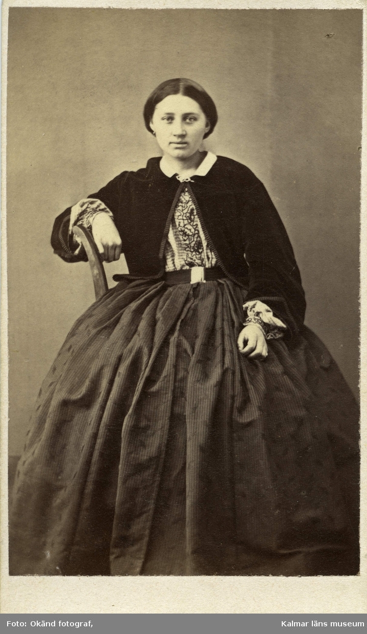 Fröken Katarina (Carina) Engström, född 1835 10 08, död i Ryssby på Knapegården. Ägde Rockneby 6.
Brorsdotter till doktor Jon Engström ("Trädoktorn"). Dotter till Carl Engström lantbrukare Harnebo och Kärnebo född 1797 04 07.
