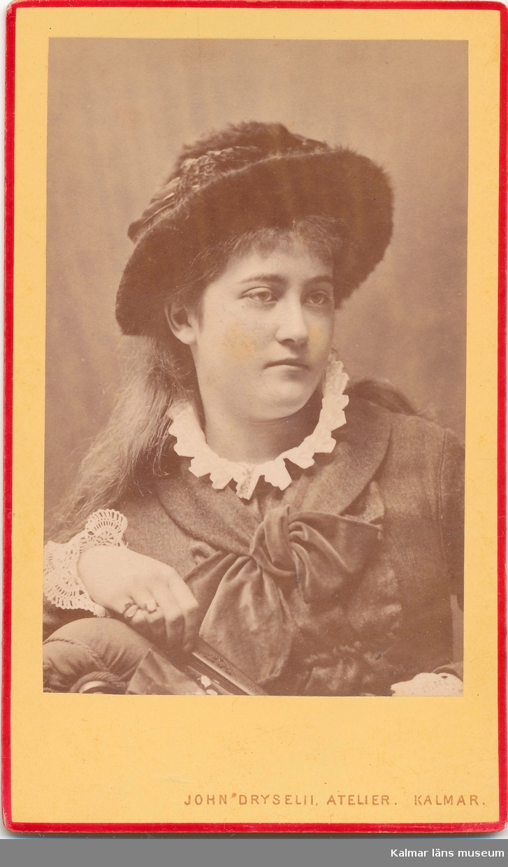 Fru [Hilma] Roosval, född Engström.