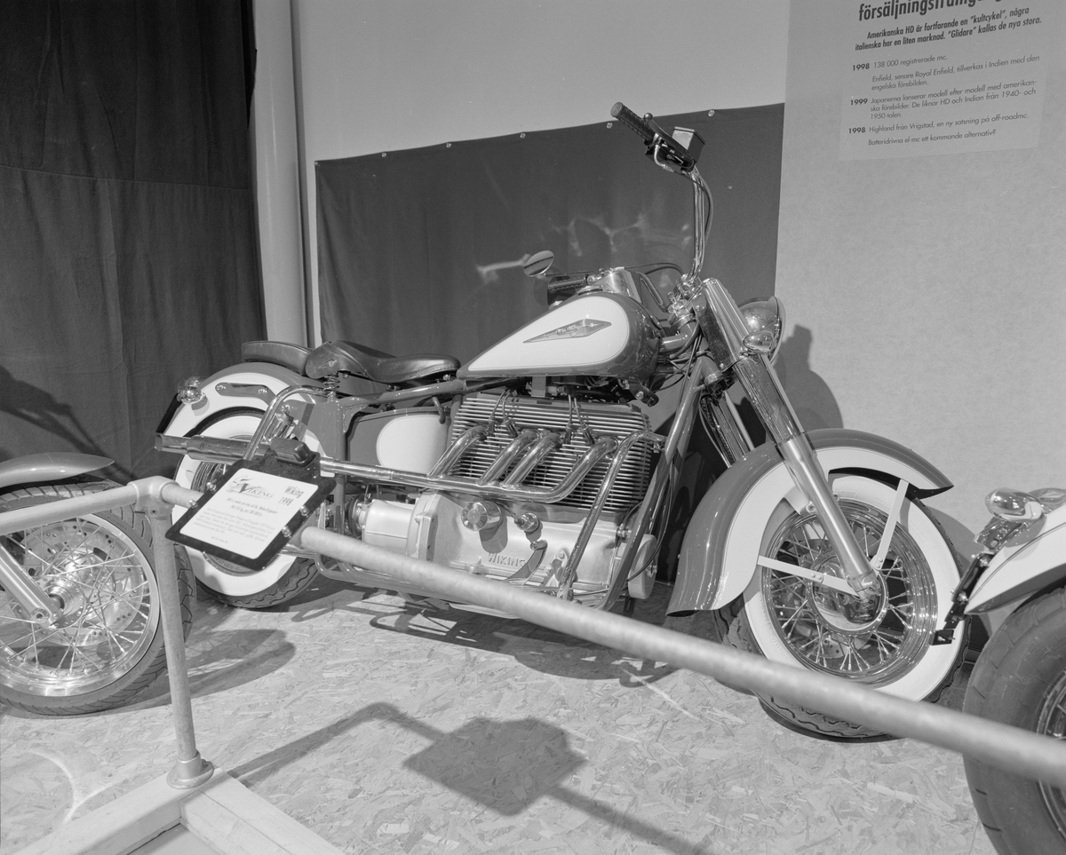 Dokumentation av "Motorcykeln 100 år" i Wallenberghallen. Wiking, svensk mc årsmodell 1998.