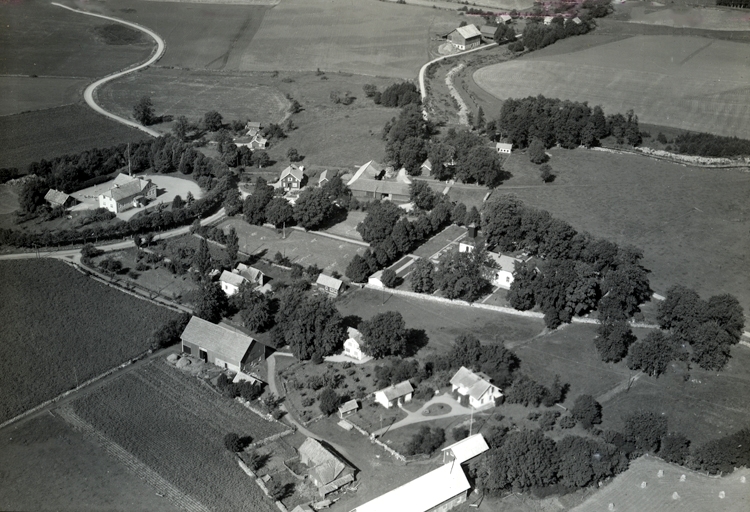 Bildtext: Norra Lundby socken.
1951.