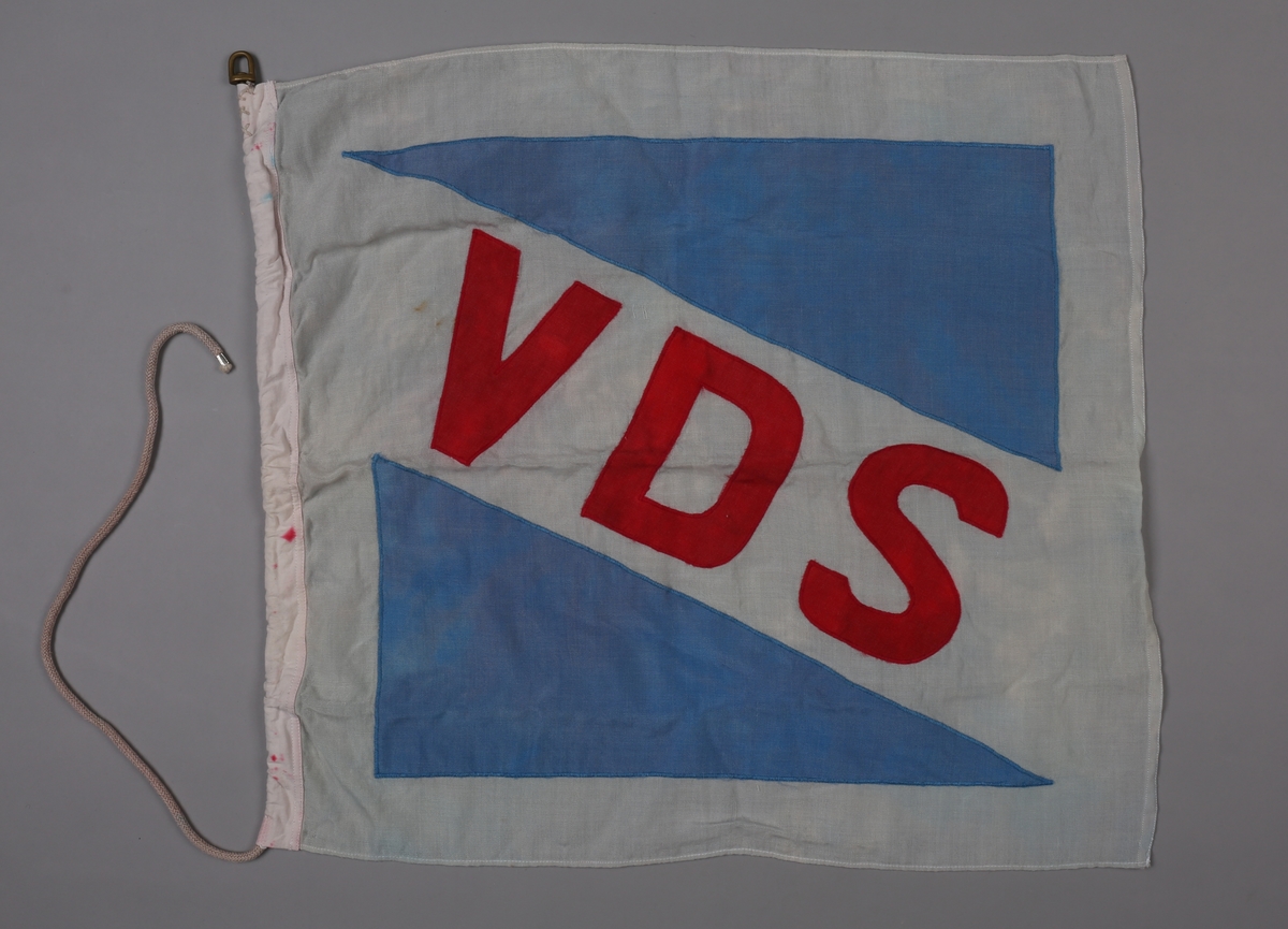 Flagg med initialene VDS for Vesteraalens Dampskibsselskab