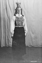 Brud, brudekrone, bunad.