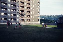 Ved blokkene på Enerhaugen.