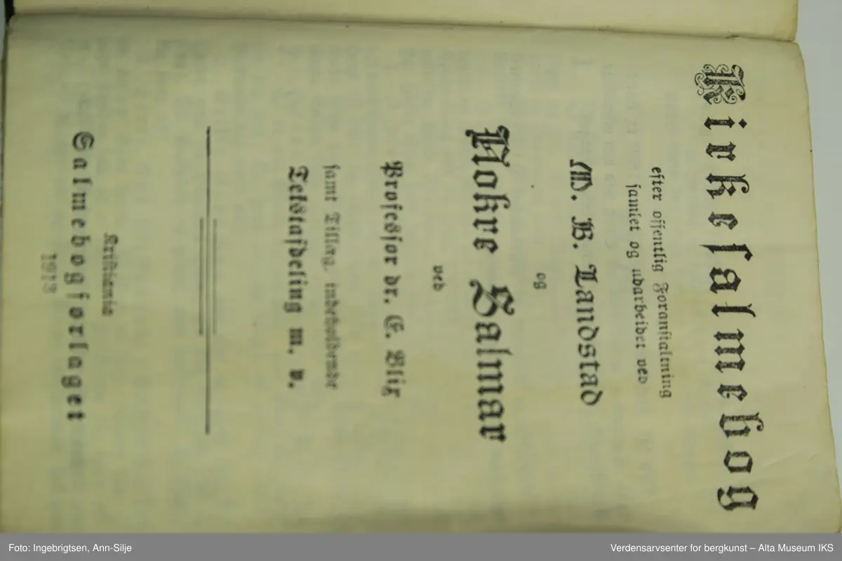 Form: Salmebok i miniformat, trykt med gotiske bokstaver.