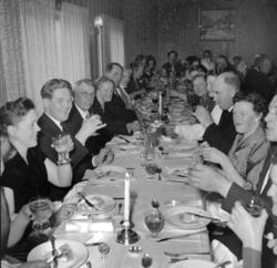 Foto fra middagsbordet ved et bryllup. Bildet er registrert 