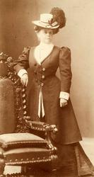 Anna Knudtzon.
 Bilde fra Marie Knudtzon (1879-1966) sin fot