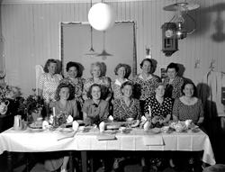 Telefondamene på Tingvoll i selskap.
Fra Nordmøre museums fo