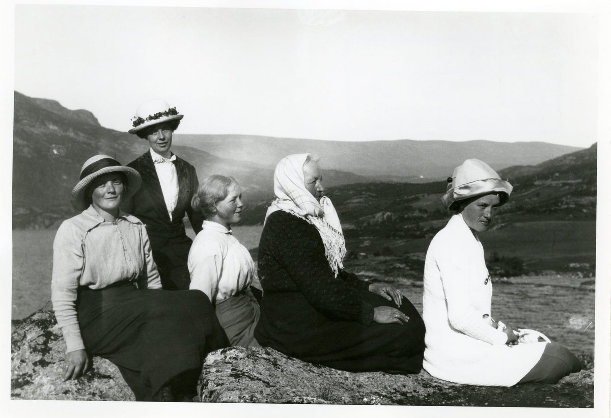 Kvinner i Vang, 1913.