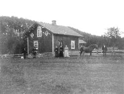 Brattås i Trøgstad ca. 1900-10. 
Fra venstre. 
Theodor Bra