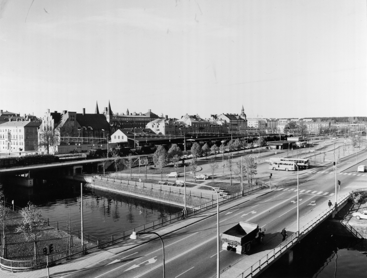 Islandsbron med Hamntorget t.v.

