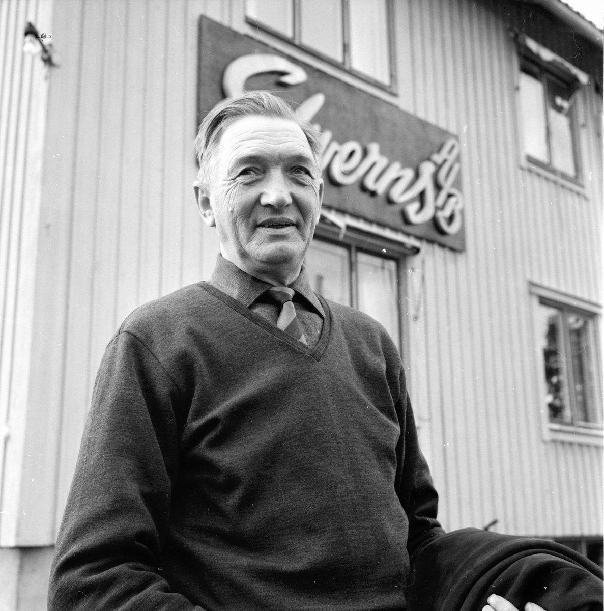 Gösta Verner Larsson (1900-1993) som ägde skinnfabriken Edwerns i Mobyn i Malung tillsammans med sin bror Gösta Edvin Larsson. 5/9-1962.
