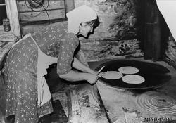 Eldhusinteriør. Ingebog Jordet som steker potetkake