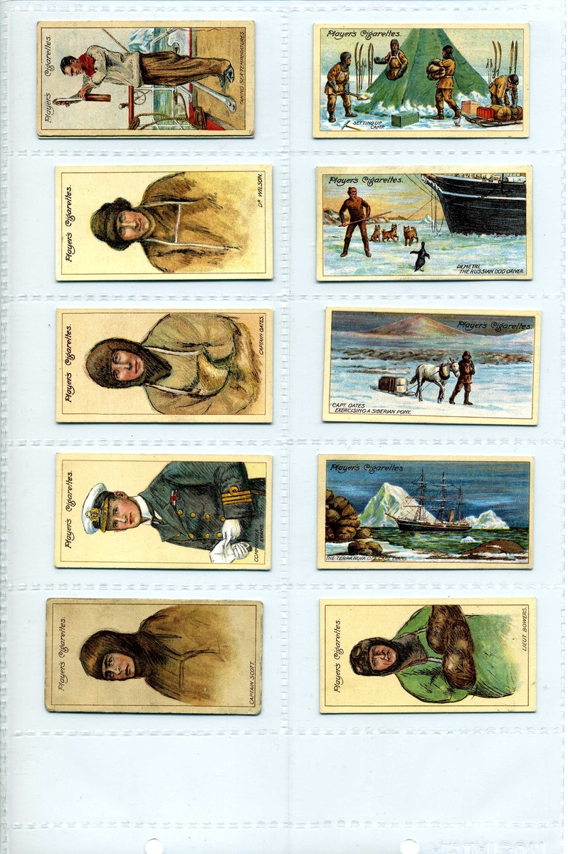 25 samlarkort i serien "Polar Exploration, 2nd series of 25" från tobaksbolaget John Player & Sons. Motiv i form av tecknade porträtt och scener ur polarhistorien, samt ett antal udda av andra utgivare. placerade i tre plastark med fickor.