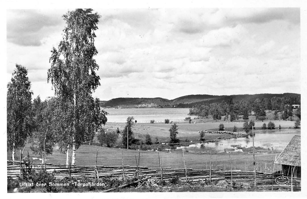 Vykort som visar utsikt över Sommen vid Torpafjärden.