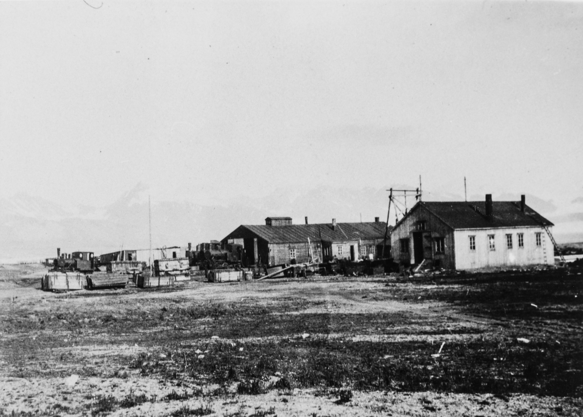 Lokomotivstall og verksted for jernbanen på Svalbard.