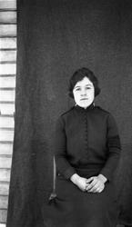 Tre kvinner i Frelsesarmeens uniform. Ti bilder med kvinnene