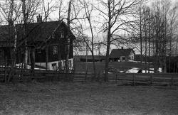 Et hus i Bjørnsgårdlinna i Østre Toten mars/april 1950. Det 