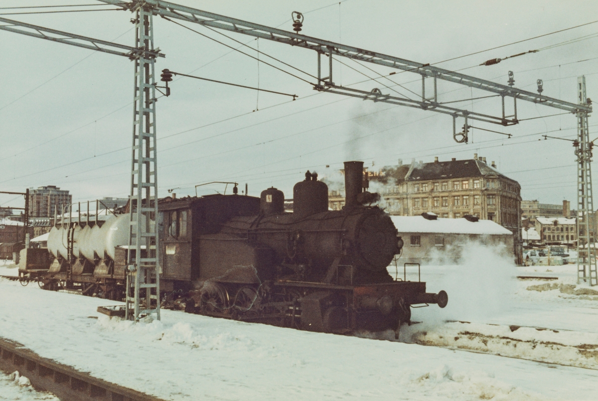 Skifting på Oslo Østbanestasjon med damplokomotive type 23b 441.