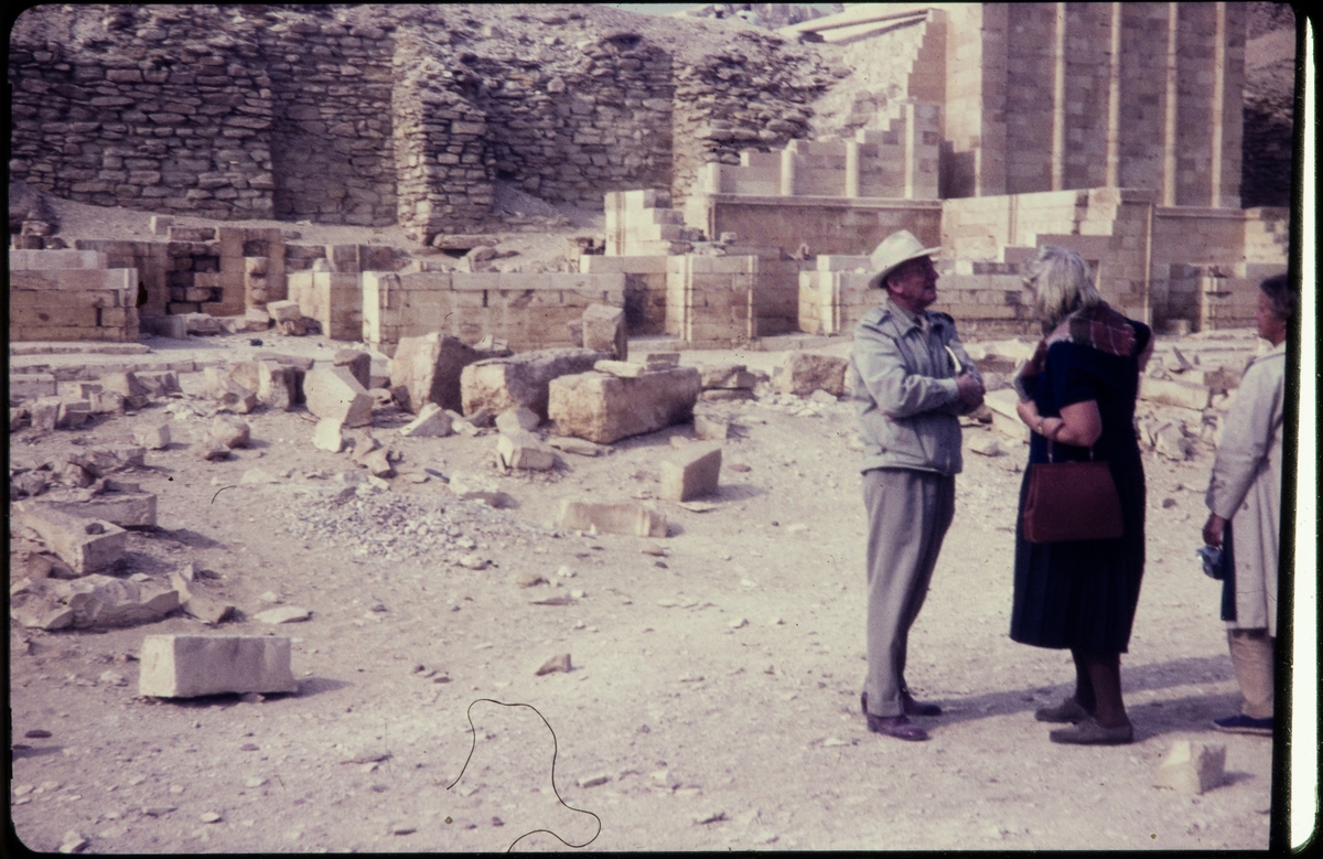 Vivi Täckholm och Jean Philippe i Saqqara, Egypten