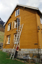 Hoemsbu. Montering av brannstige.