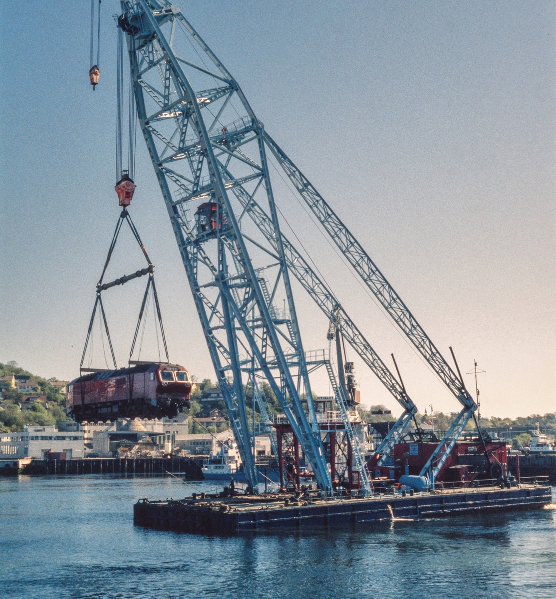 Fotoserie fra utskipningen av 11 diesellokomotiver type Di 6 i mai 1999.