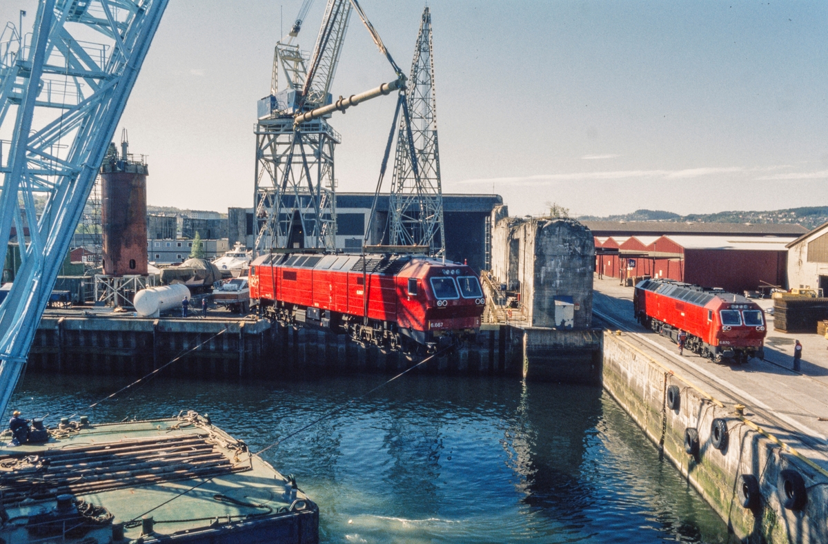Fotoserie fra utskipningen av 11 diesellokomotiver type Di 6 i mai 1999.