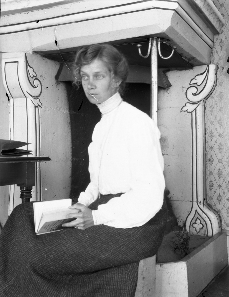 Rikard Berges fotoarkiv. Portretter, landskap, folkeliv. Bilde nr. 8.

Fotografier tatt av Rikard Berge. 642 nummer. Samlingen består av negativer bladfilm. Motivene er ført inn i egen protokoll av Berge. Protokollen har tittel "Bilæt-emne"