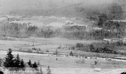 Utsikt over gardbsruk Rena elv, Haugsetgrenda.
