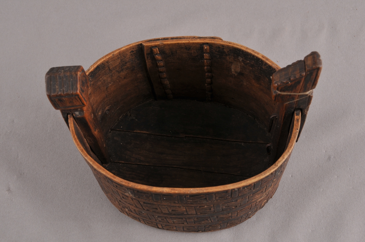 STOLPER OG TREKANTER I MØNSTER