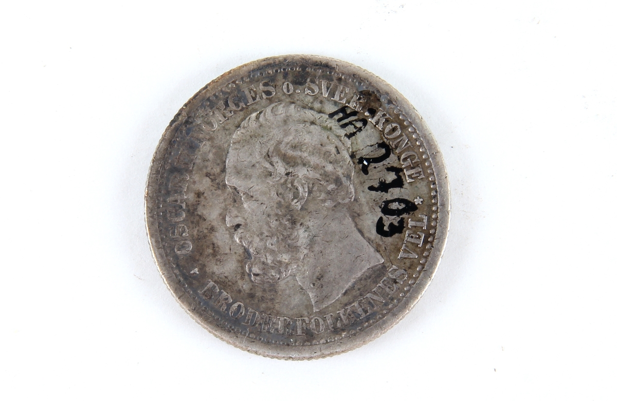 To svensk/norsk en kroner fra ulike årstall Den ene fra 1875, den andre fra 1877.