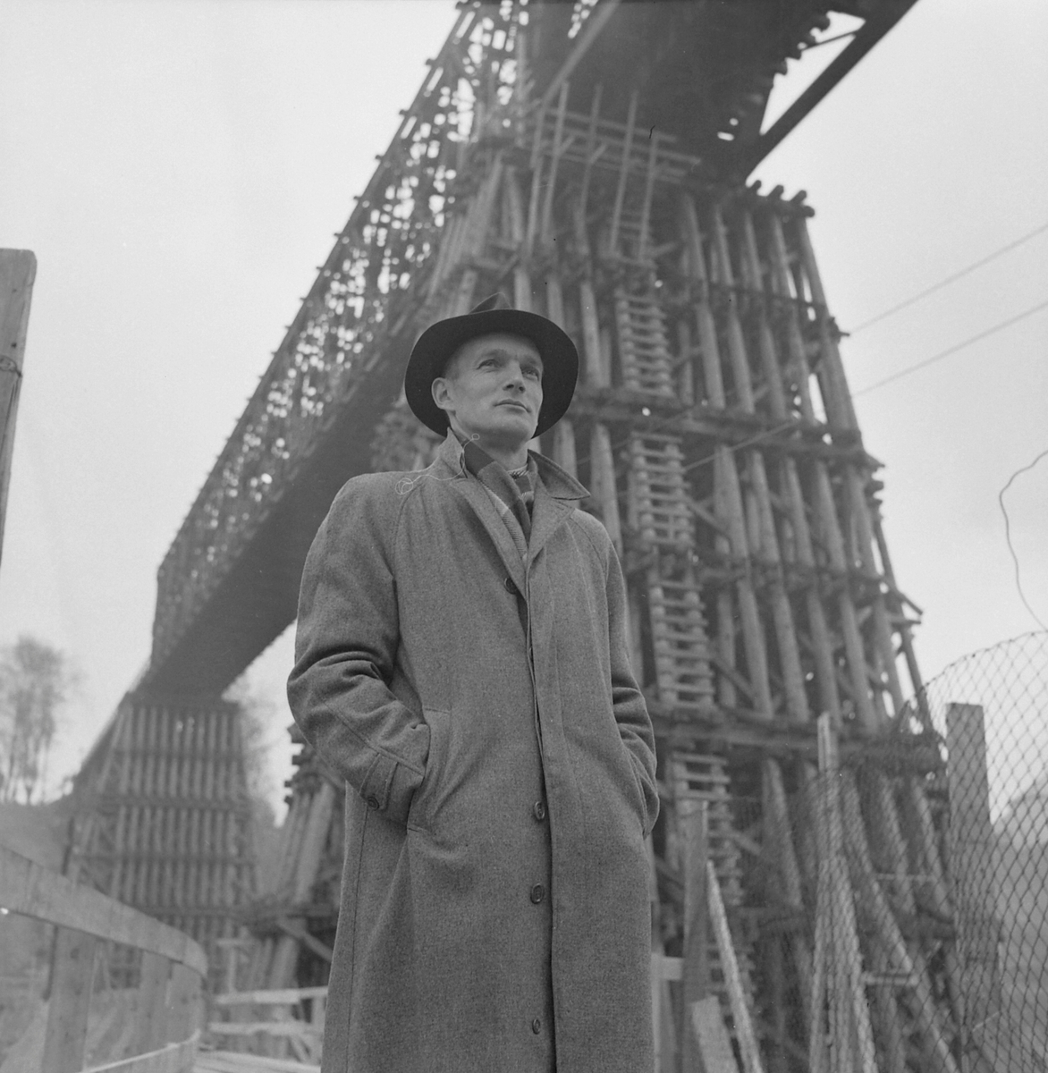 Avdelingsingeniør Hans Tyldum ved Stavne bro