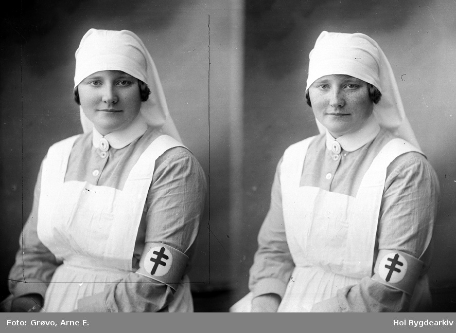 Portrett, kvinne, sjukesyster, Nasjonalforeningen for Folkehelsen, uniform,