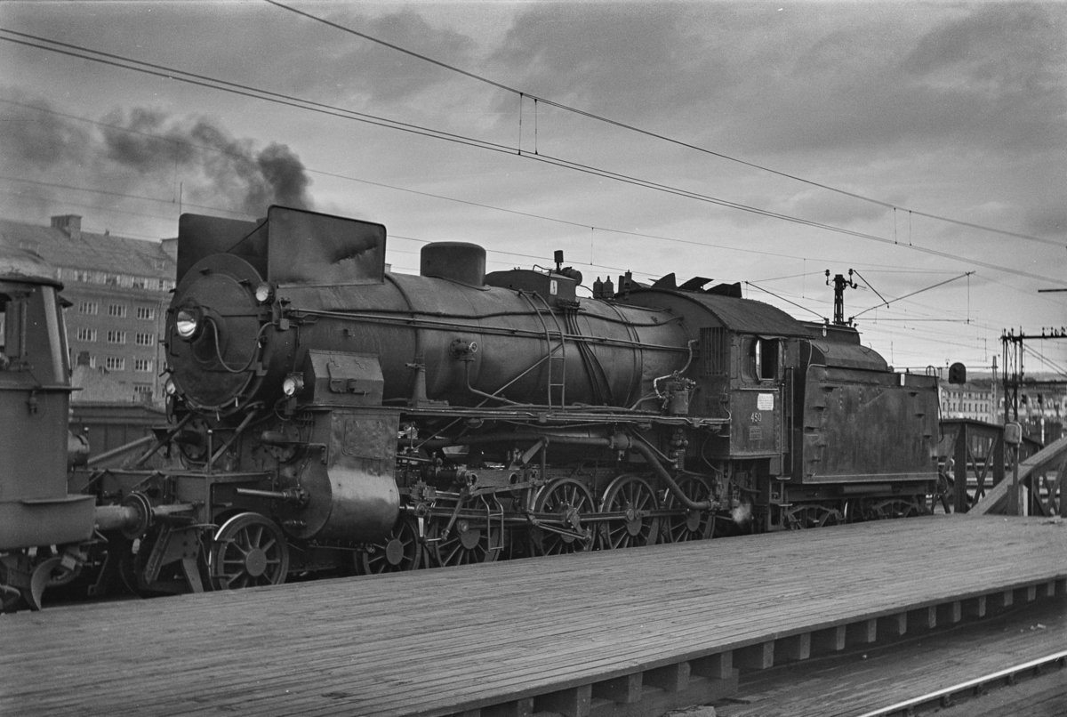 Damplokomotiv type 31b nr. 450 på Oslo Ø.