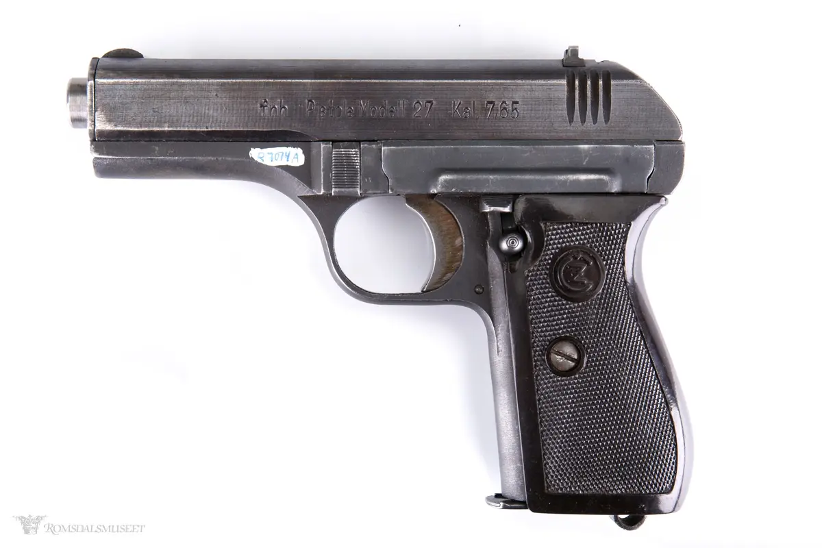 Hakekors på sluttstykket.