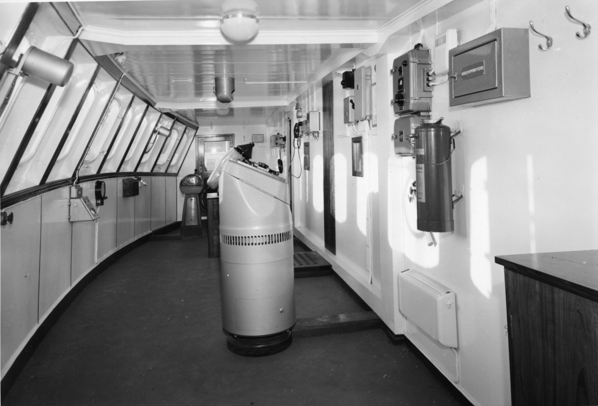 Byggenr. 44 v. Langesund Mekaniske Verksted: Amazonas.

Amazonas ligger ved kai ved verftet og på vannet.
9-17: Nyblin