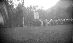 Musikkforening oppstilt ute med Gudbrandsdalens musikkforbun