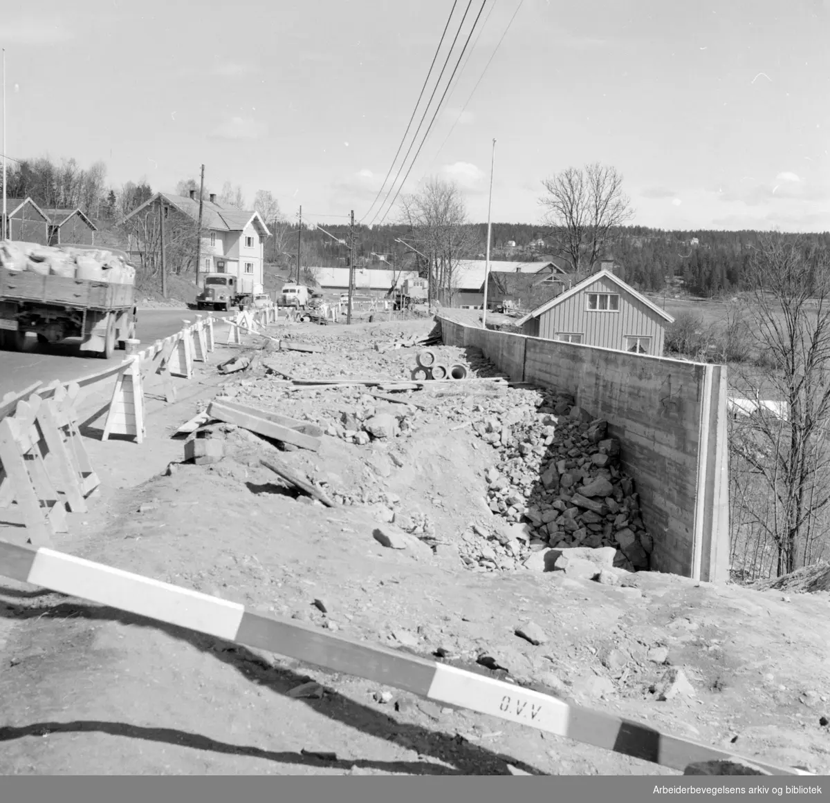 Trondheimsveien: Utbedringer fra Bjerkebanen og nordover. Mai 1960