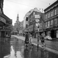Storgata i regnvær. Juni 1957