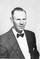 Portrett av mann. Einar Bakken 1913-1964