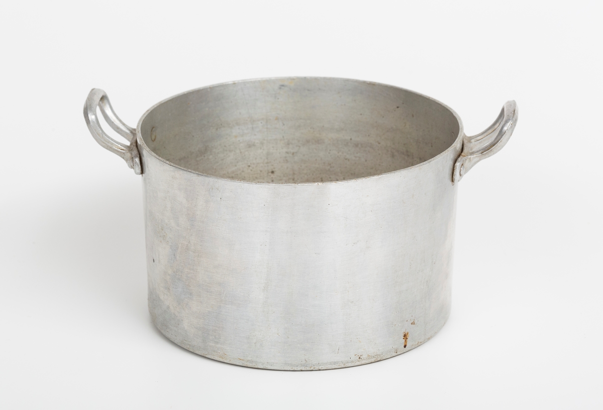 Aluminiumskjele med hanker, uten lokk.