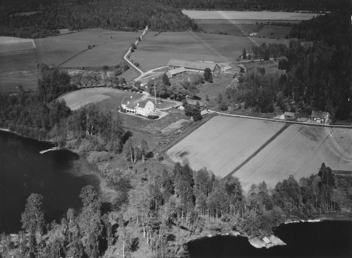 Flygfoto över Bjädesjö, Myresjö socken, Vetlanda kommun. Nr. M. 998