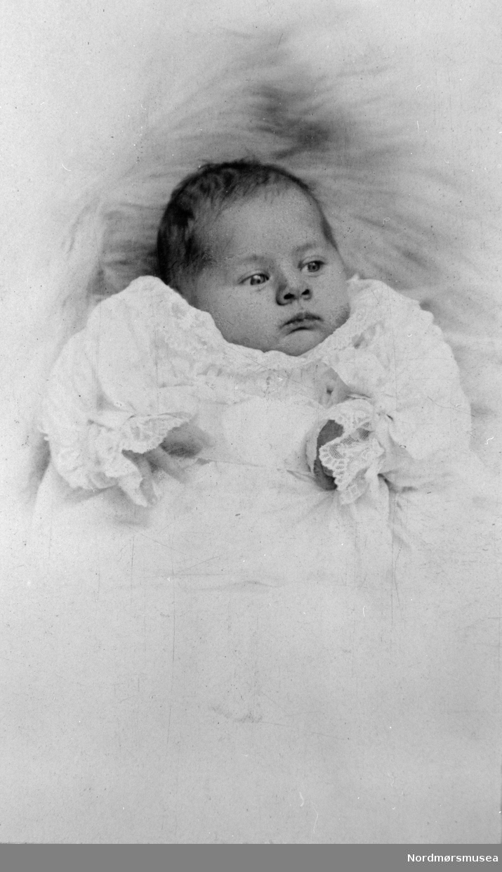 Baby, Kristiansund ca 1900. Nordmøre museums fotosamling.
