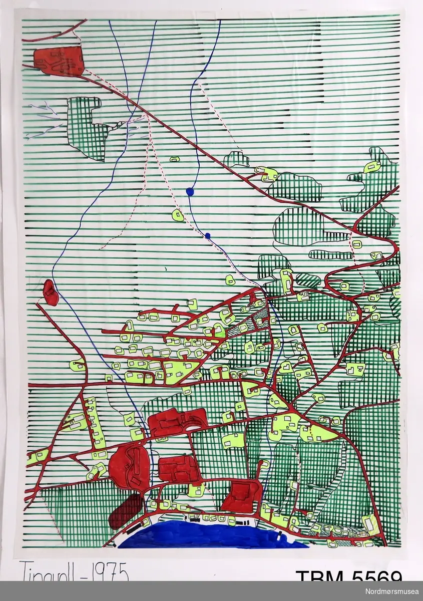 Handteikna kart og flyfoto over området. Viser utviklinga, husbygging og utnyttinga av landskapet, i tida 1900 til 1999.
1900-1960-1975-1999 teikningar.
1990-1972 flyfoto.