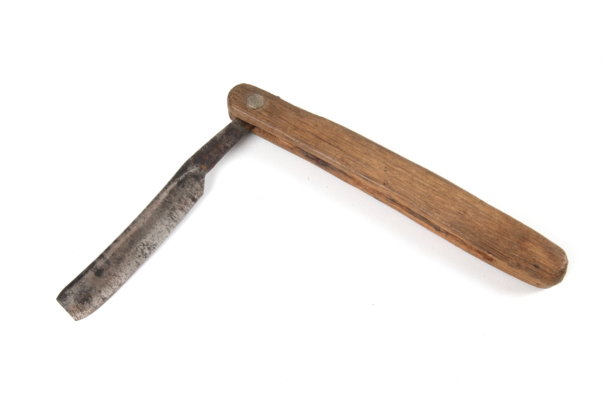 Barberkniv med knivblad som kan foldes inn i håndtaket.