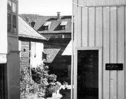 Repro: Bakgård i Lillehammer, Storgata 81.